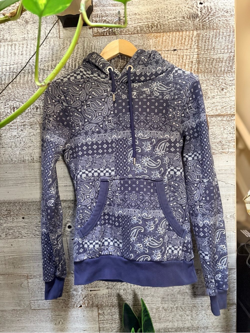 Wanakome | "Arya" AOP Paisley Printed Pullover Hoodie - Women's XS, Faded Indigo